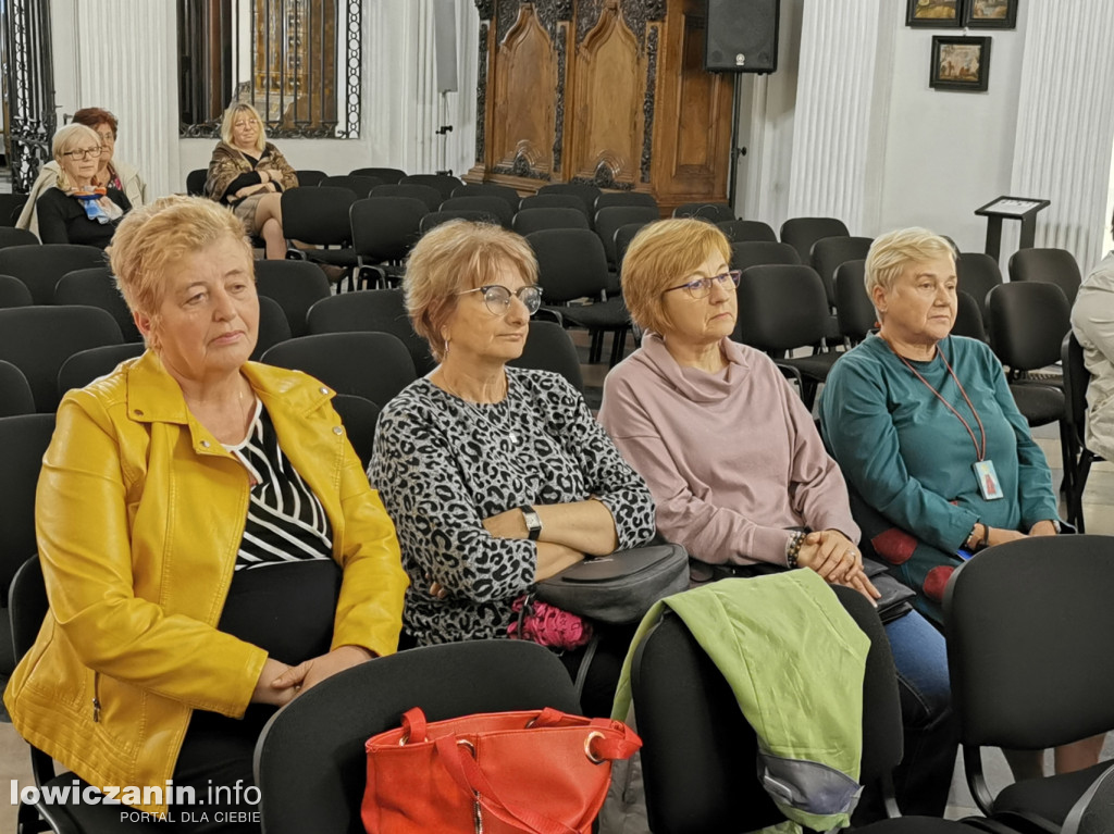 Koncert papieski w sali barokowej łowickiego muzeum