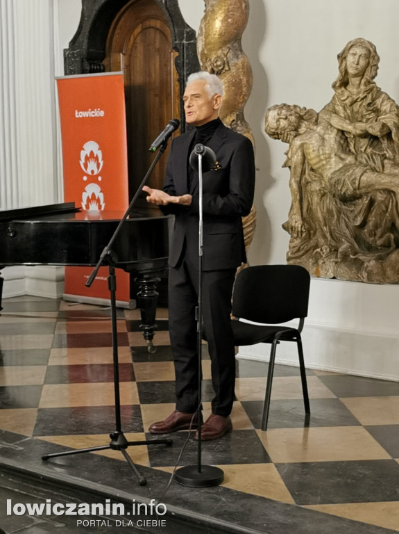 Koncert papieski w sali barokowej łowickiego muzeum
