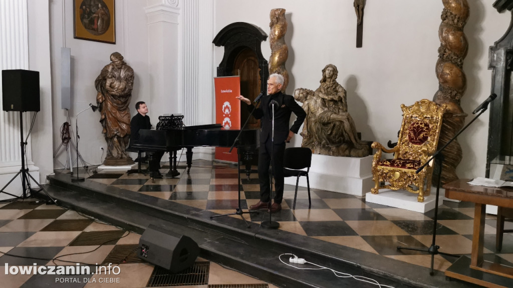 Koncert papieski w sali barokowej łowickiego muzeum
