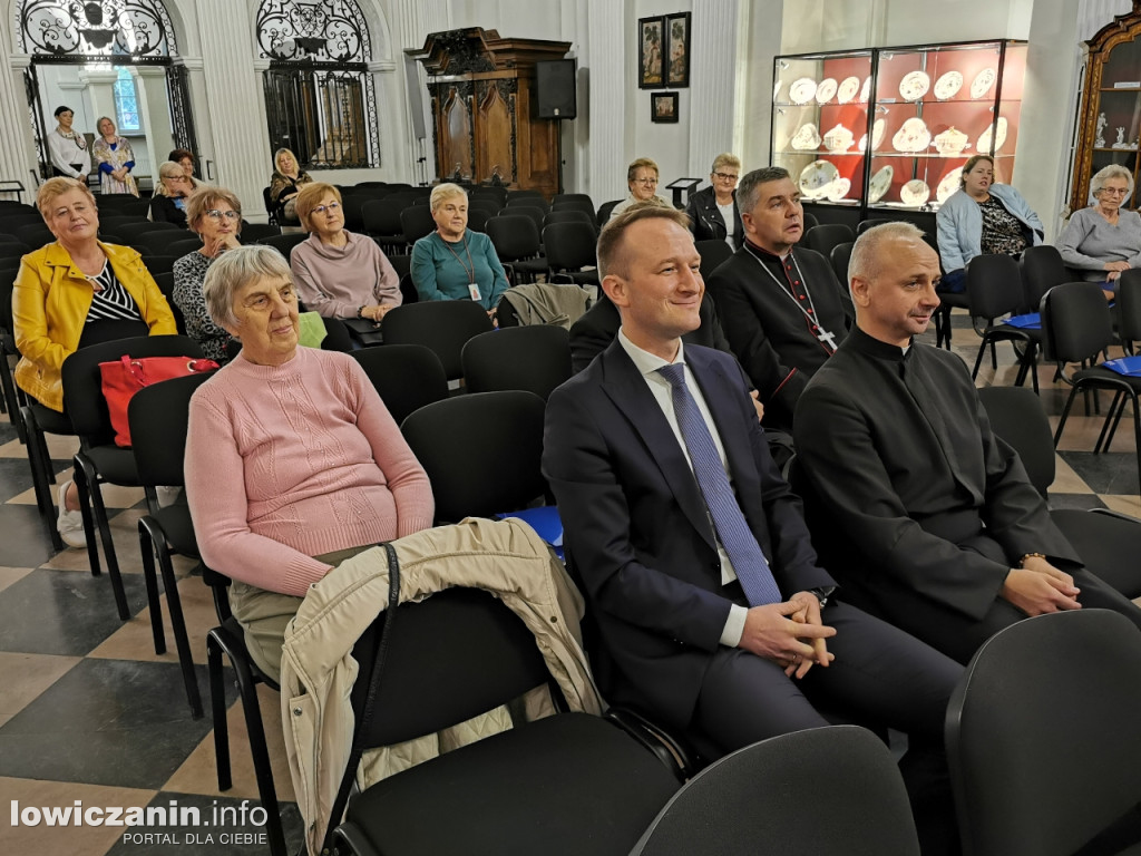 Koncert papieski w sali barokowej łowickiego muzeum