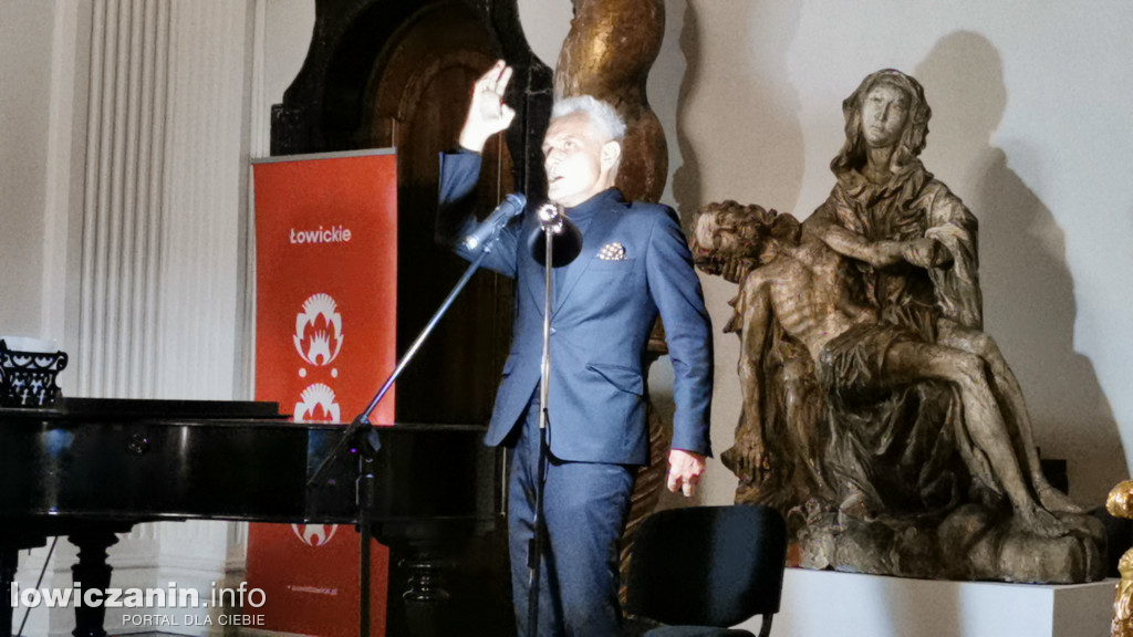 Koncert papieski w sali barokowej łowickiego muzeum