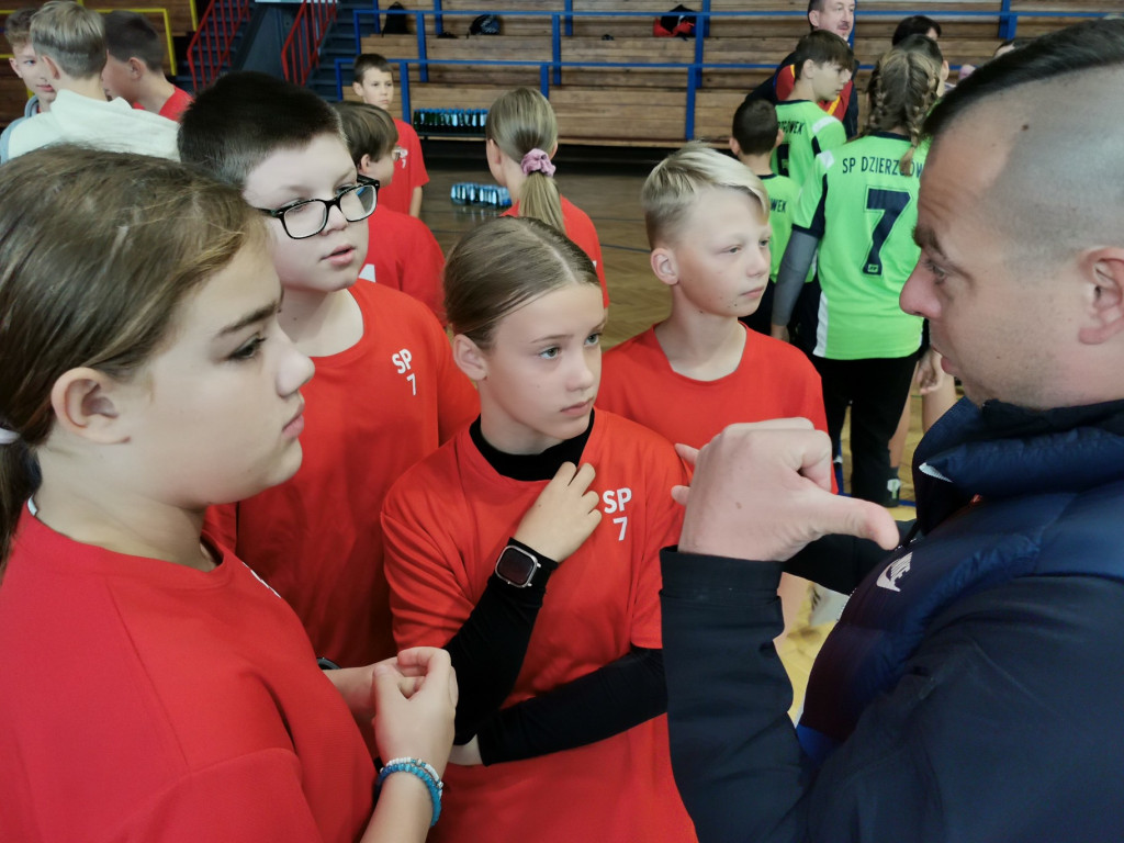 Dzieci z 12 szkół  rywalizowały na ergometrach wioślarskich