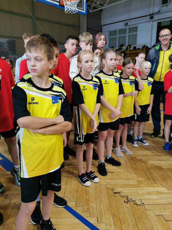 Dzieci z 12 szkół  rywalizowały na ergometrach wioślarskich