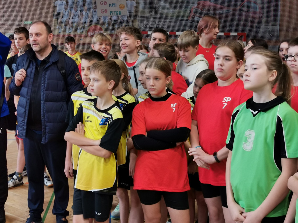 Dzieci z 12 szkół  rywalizowały na ergometrach wioślarskich