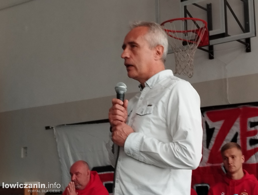 Głowno. Spotkanie piłkarzy Widzewa z uczniami SP 1