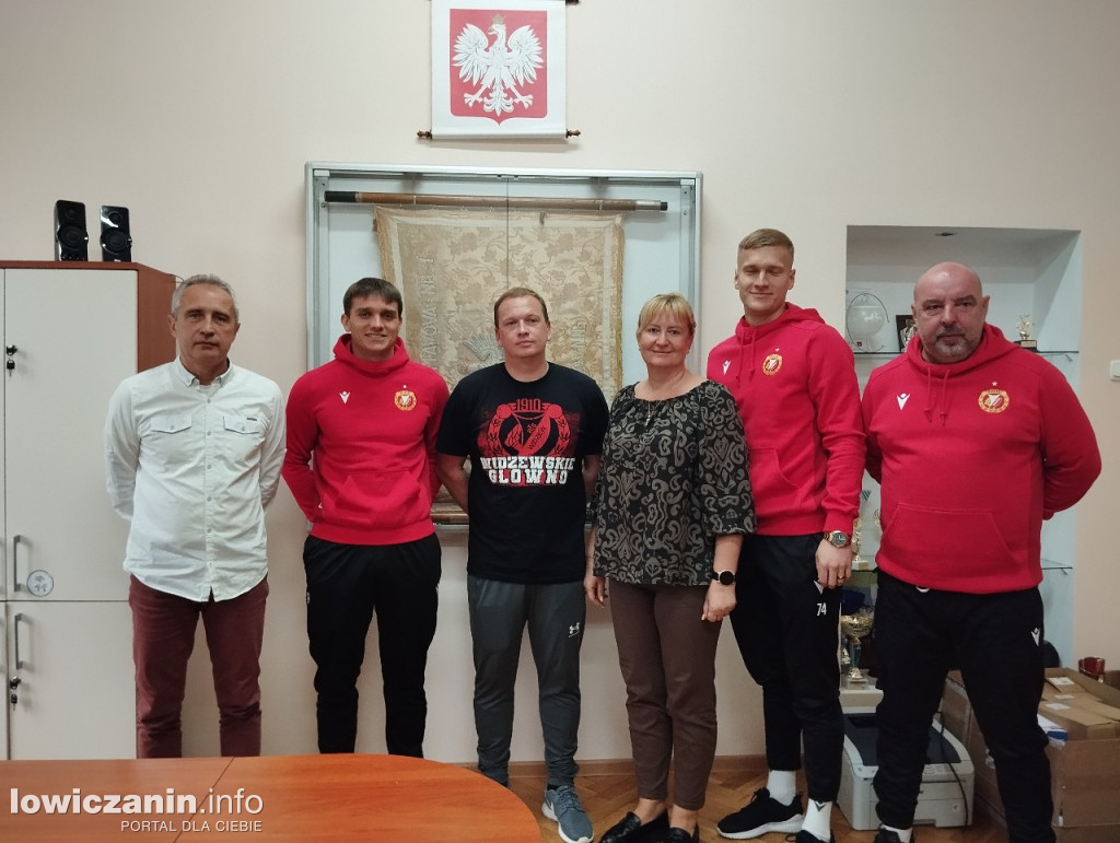 Głowno. Spotkanie piłkarzy Widzewa z uczniami SP 1