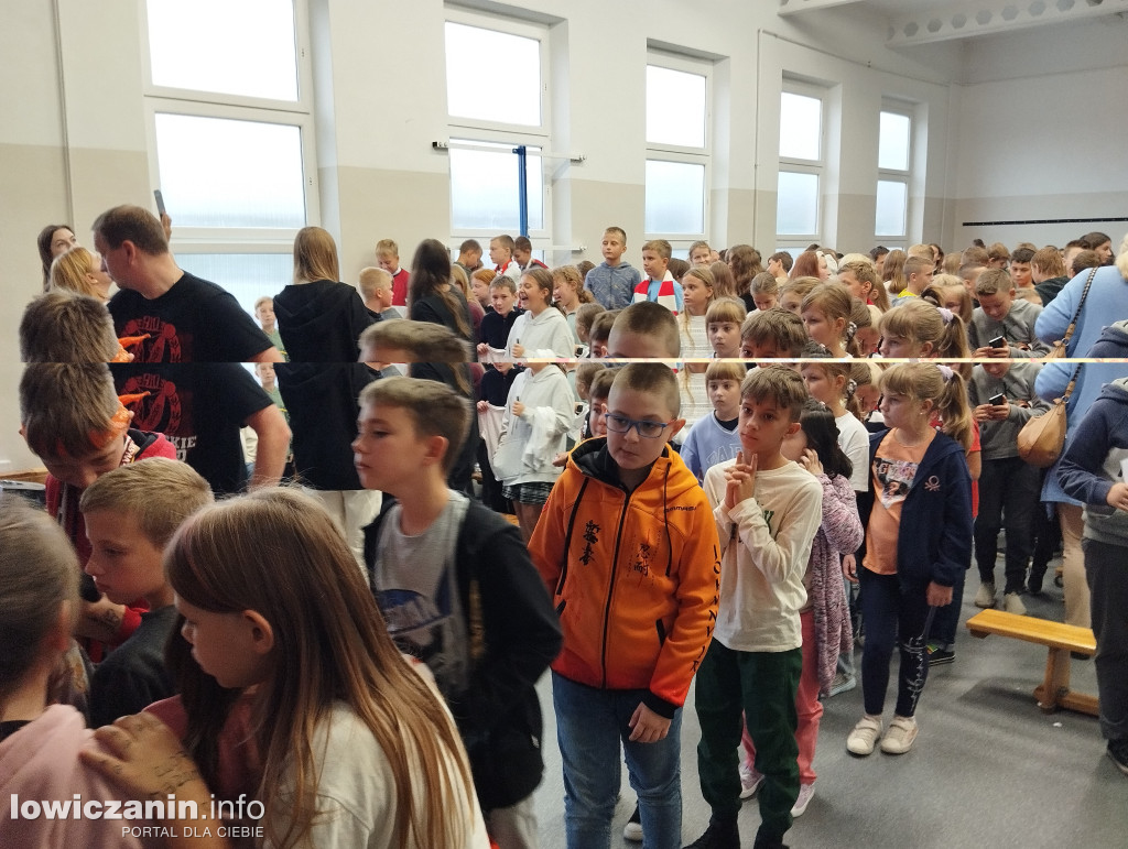 Głowno. Spotkanie piłkarzy Widzewa z uczniami SP 1