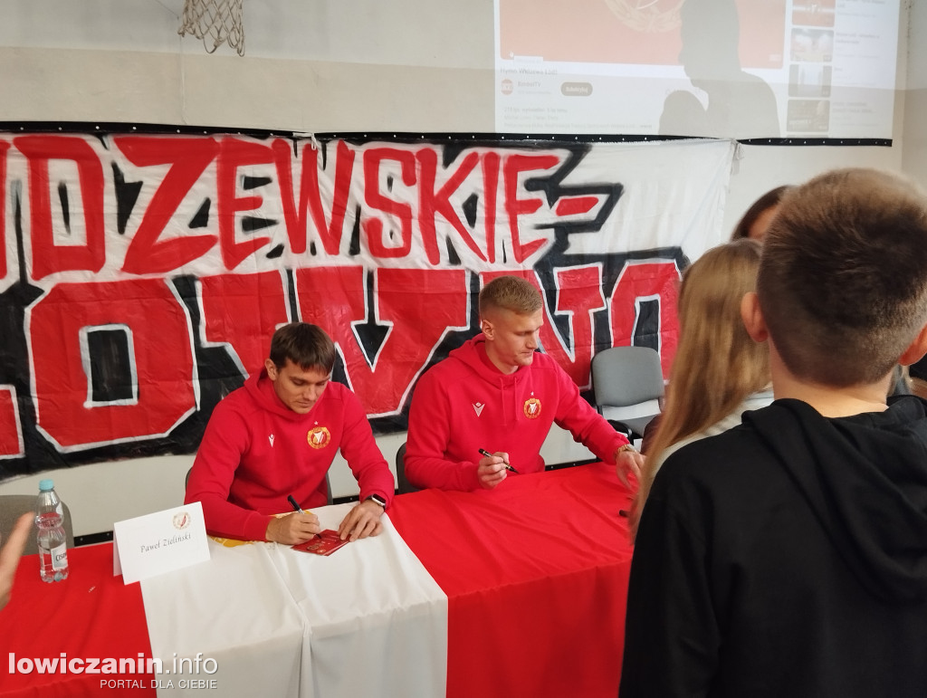 Głowno. Spotkanie piłkarzy Widzewa z uczniami SP 1