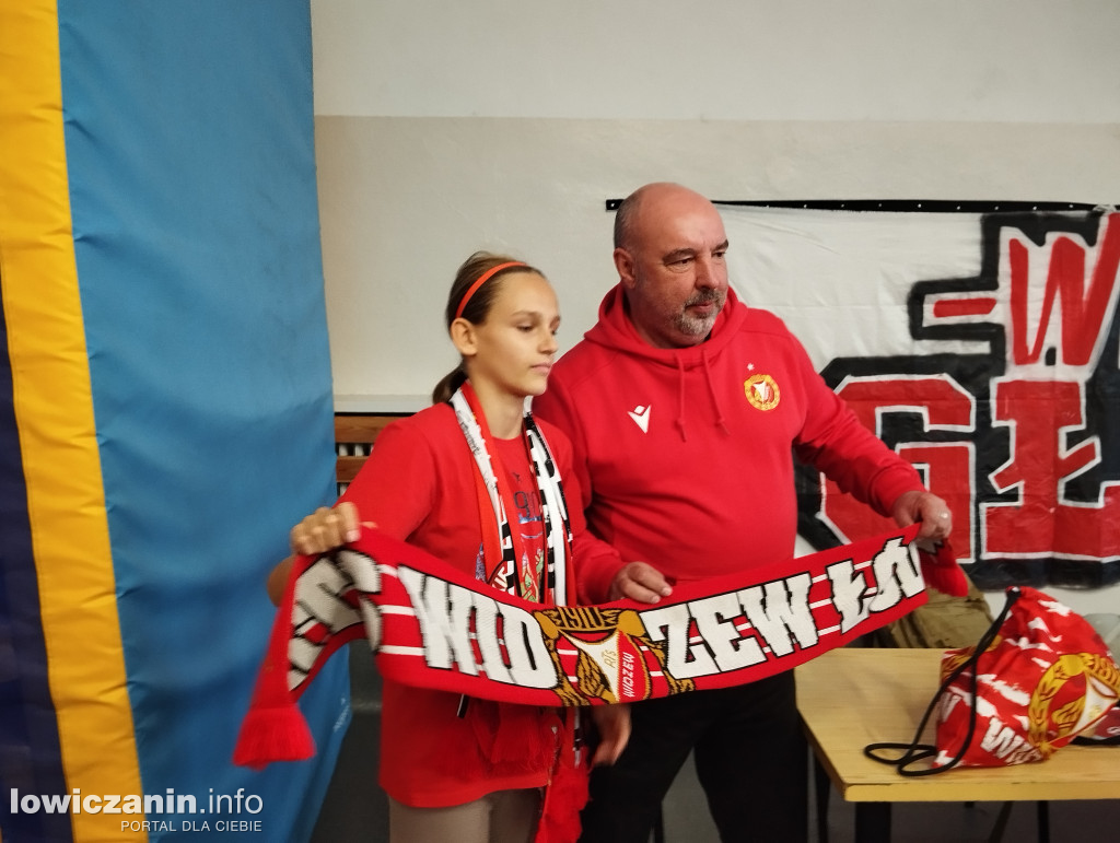 Głowno. Spotkanie piłkarzy Widzewa z uczniami SP 1