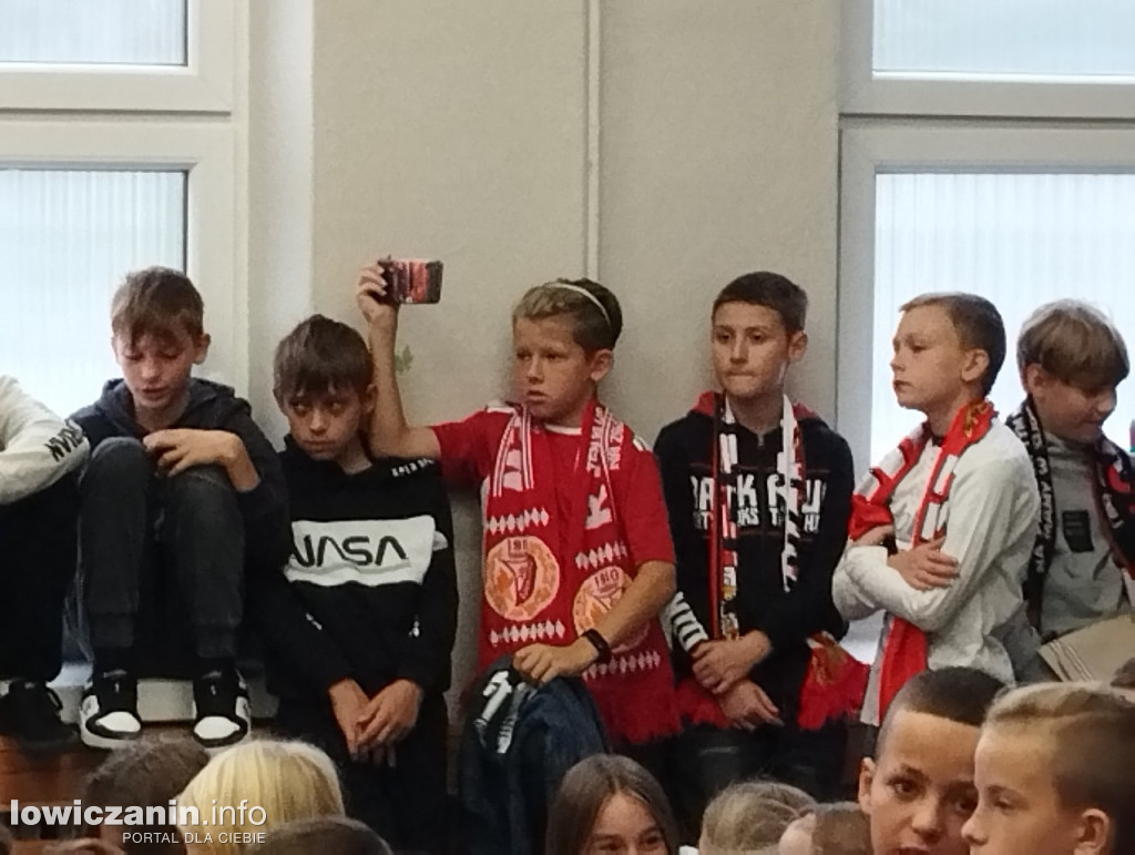 Głowno. Spotkanie piłkarzy Widzewa z uczniami SP 1