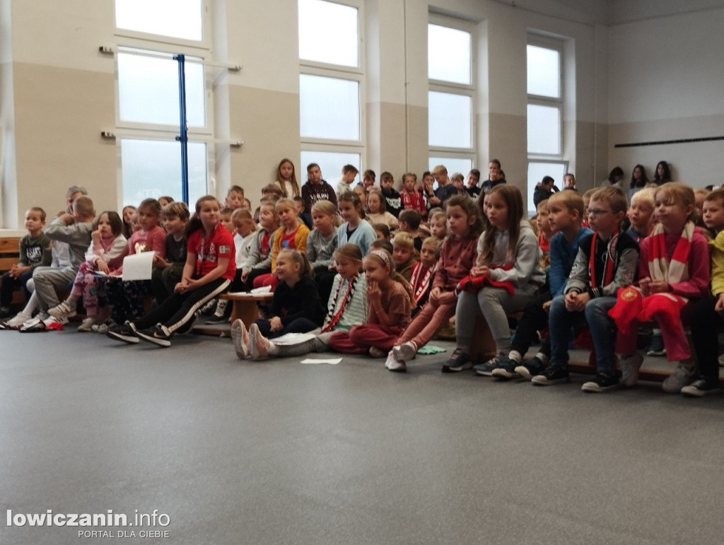 Głowno. Spotkanie piłkarzy Widzewa z uczniami SP 1