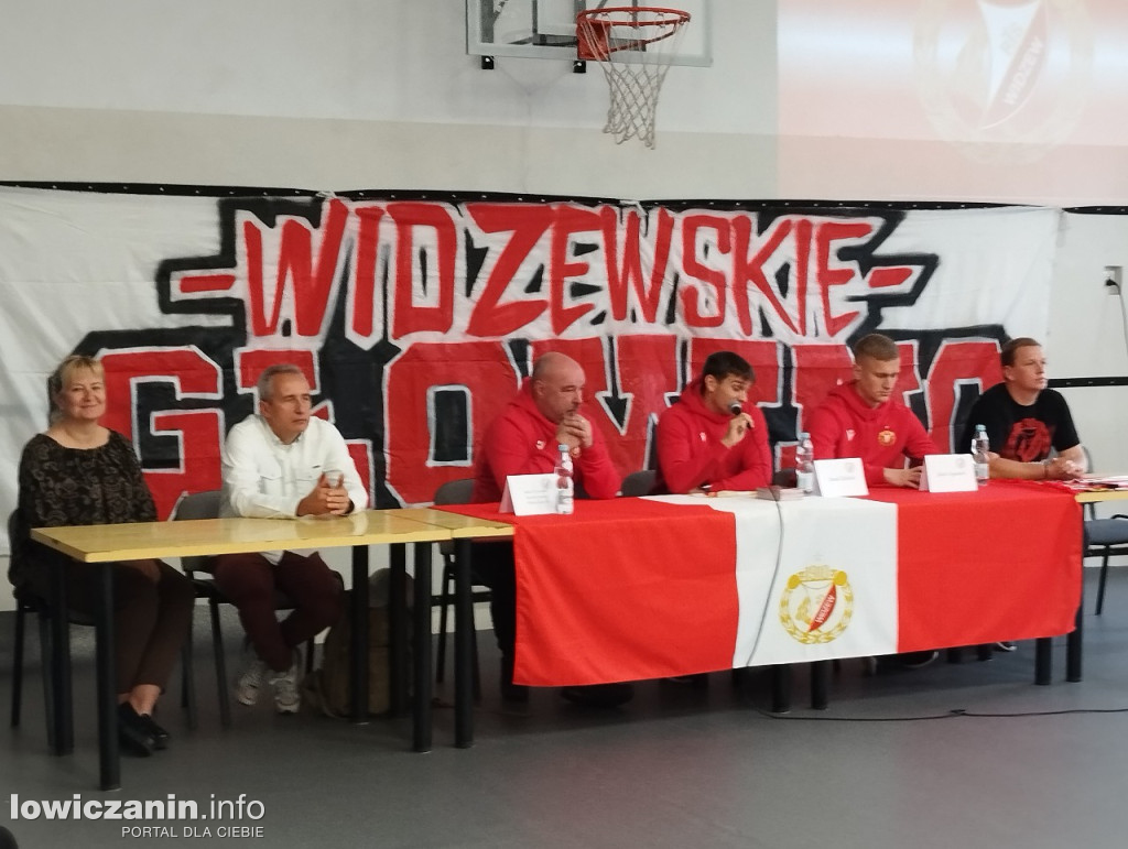 Głowno. Spotkanie piłkarzy Widzewa z uczniami SP 1