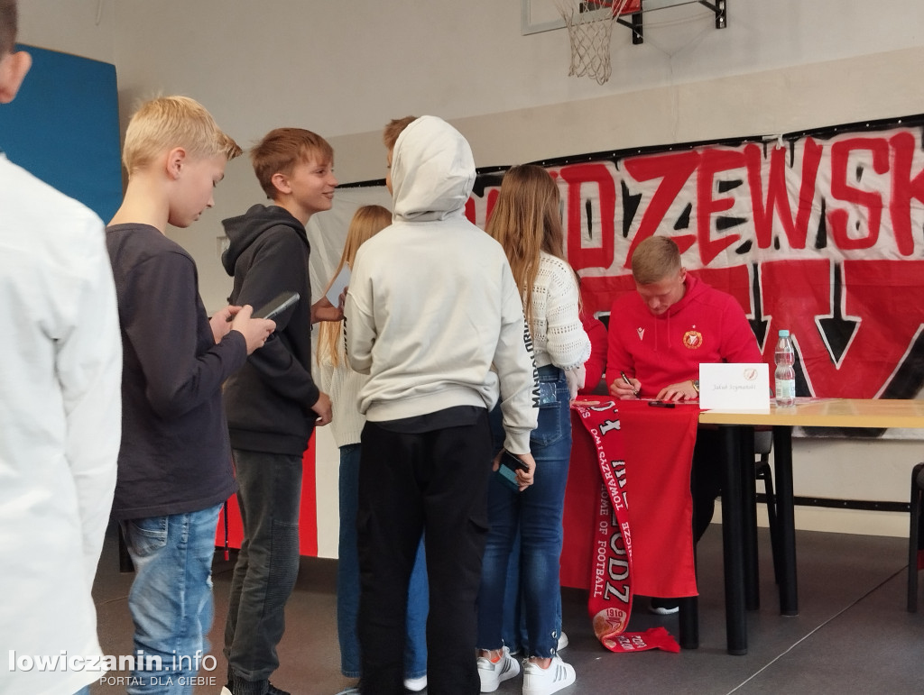 Głowno. Spotkanie piłkarzy Widzewa z uczniami SP 1