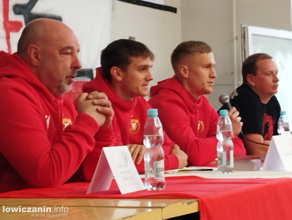Głowno. Spotkanie piłkarzy Widzewa z uczniami SP 1