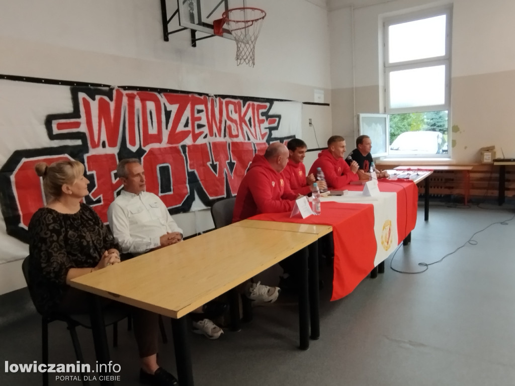 Głowno. Spotkanie piłkarzy Widzewa z uczniami SP 1