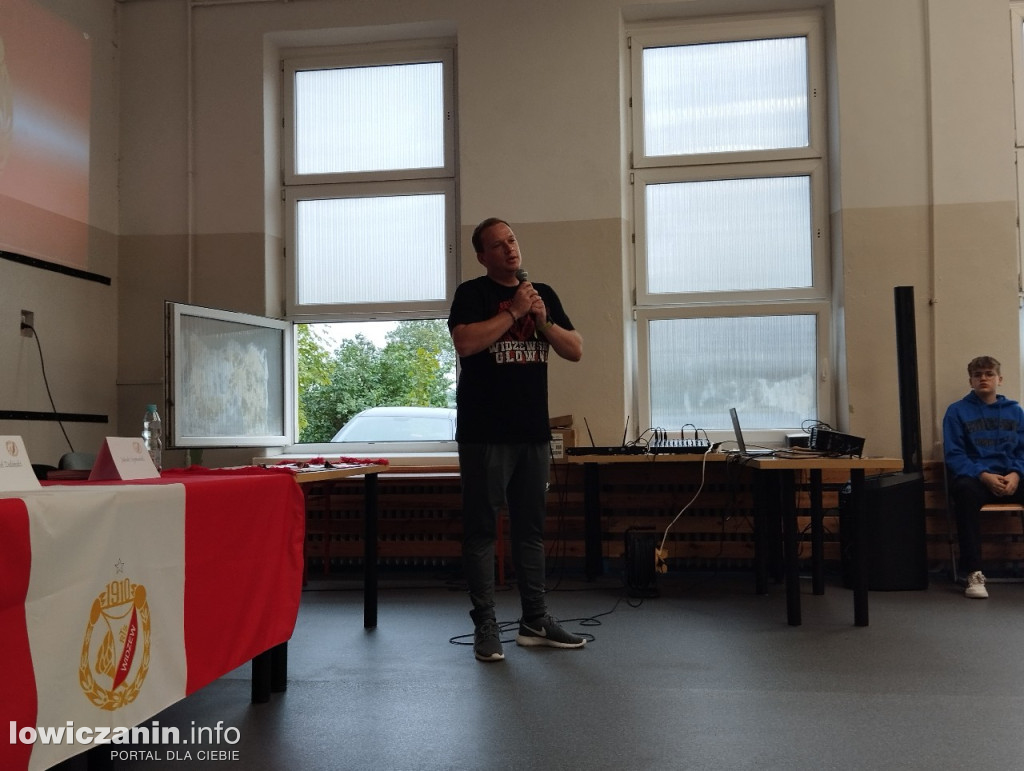 Głowno. Spotkanie piłkarzy Widzewa z uczniami SP 1