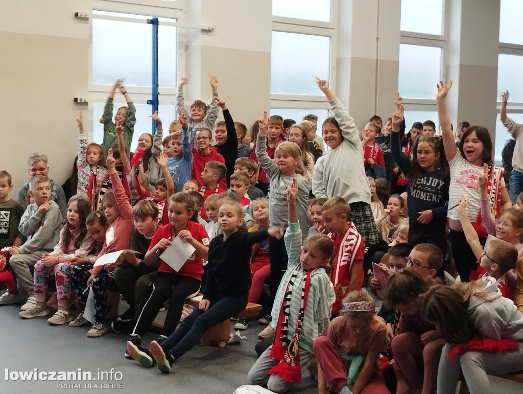 Głowno. Spotkanie piłkarzy Widzewa z uczniami SP 1