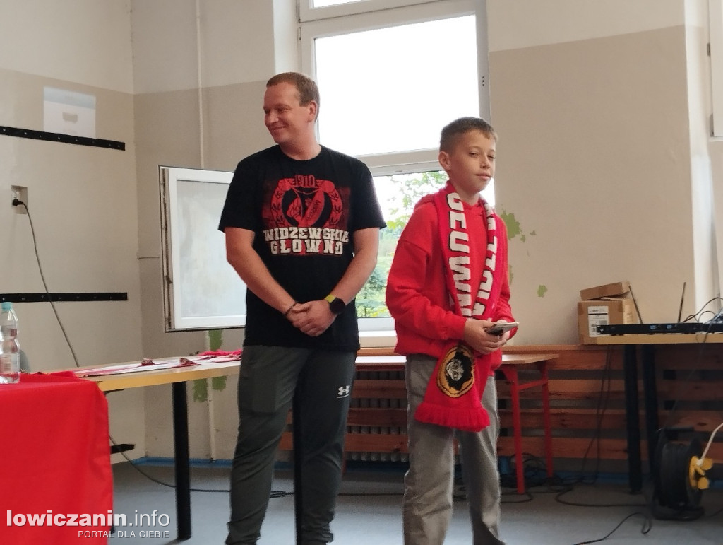 Głowno. Spotkanie piłkarzy Widzewa z uczniami SP 1