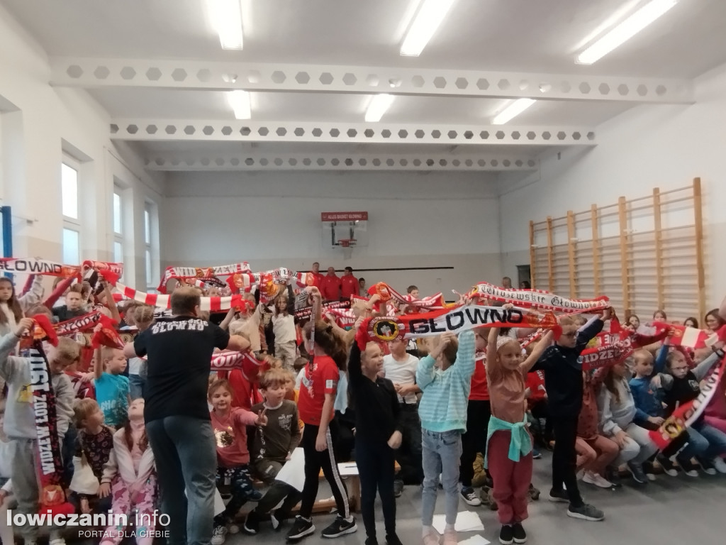 Głowno. Spotkanie piłkarzy Widzewa z uczniami SP 1