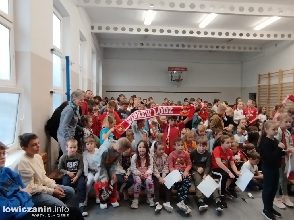 Głowno. Spotkanie piłkarzy Widzewa z uczniami SP 1