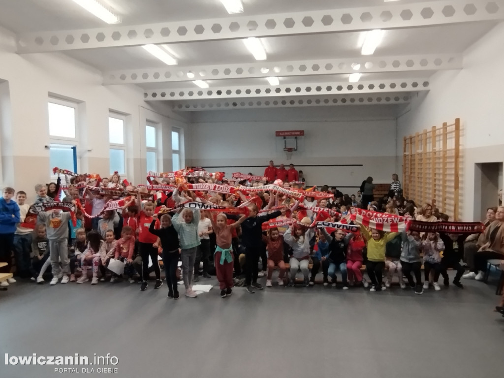 Głowno. Spotkanie piłkarzy Widzewa z uczniami SP 1