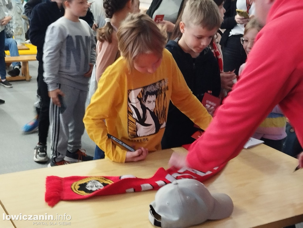 Głowno. Spotkanie piłkarzy Widzewa z uczniami SP 1