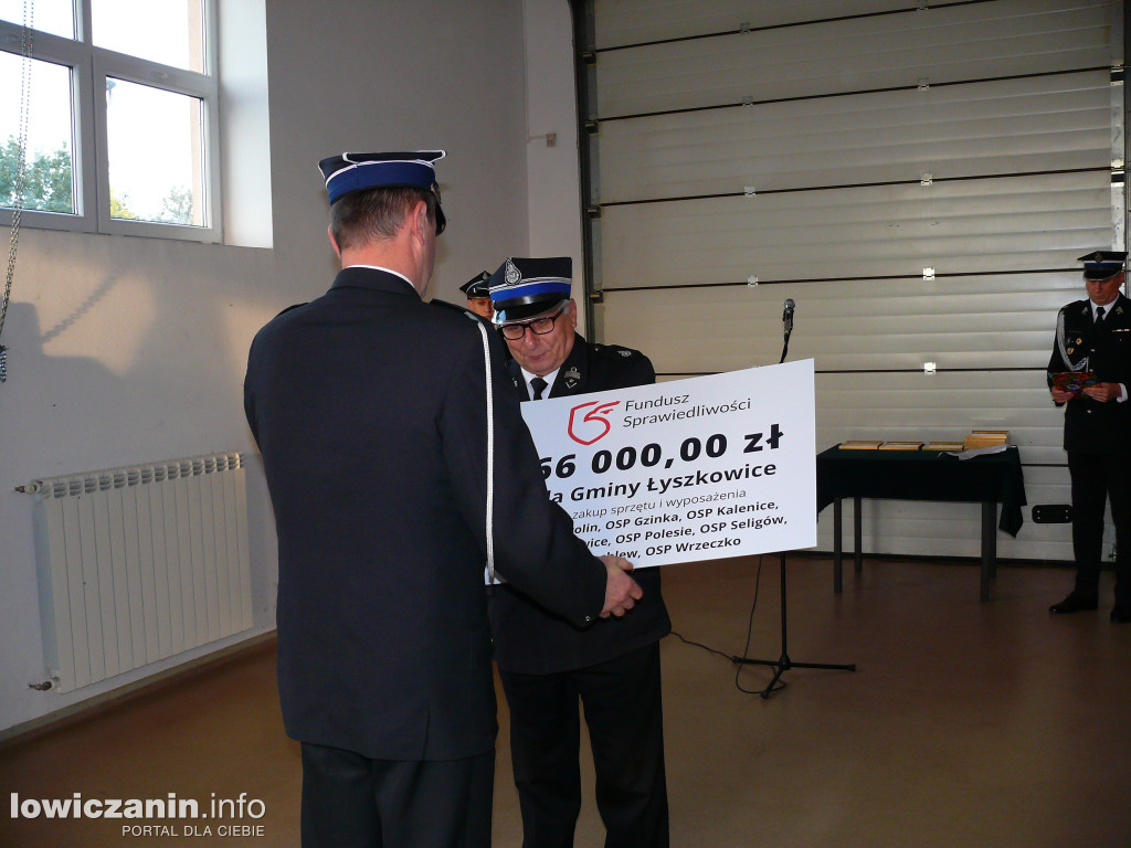 Przekazanie dwóch wozów strażackich dla OSP Gzinka