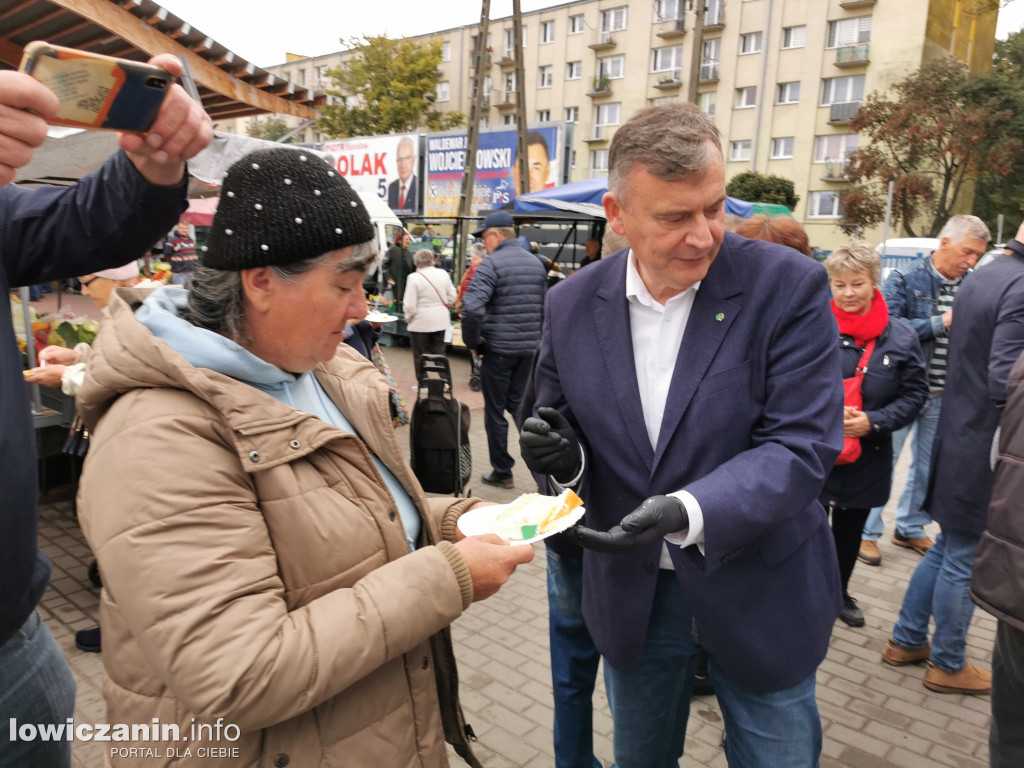 Paweł Bejda częstował tortem