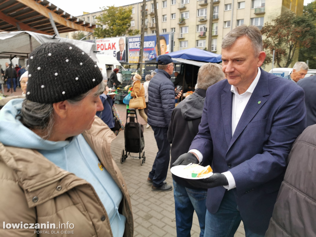Paweł Bejda częstował tortem