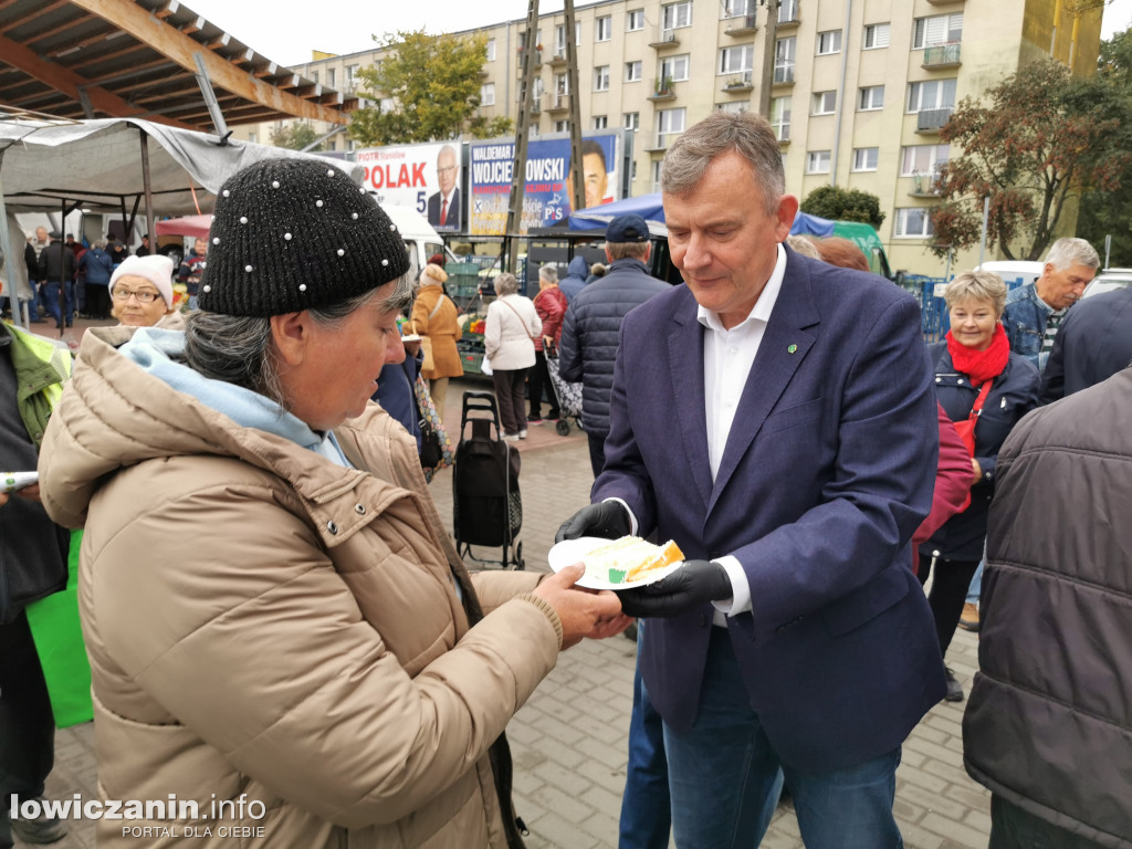 Paweł Bejda częstował tortem