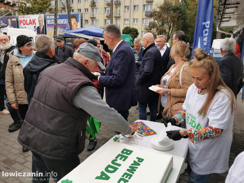 Paweł Bejda częstował tortem