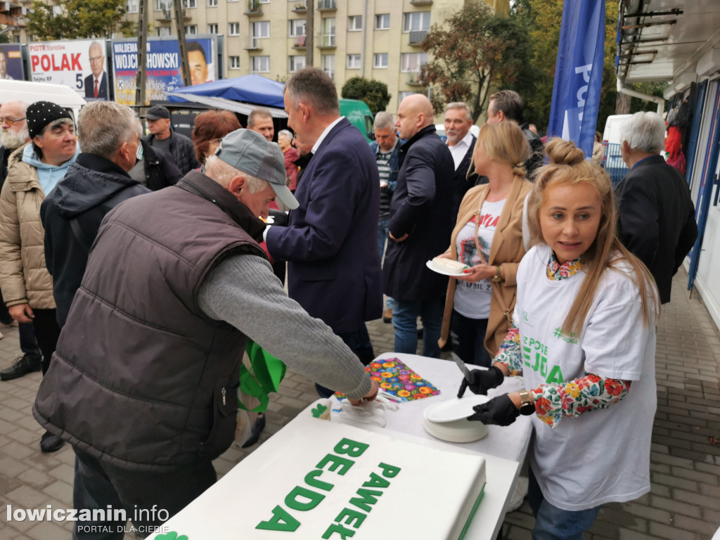 Paweł Bejda częstował tortem