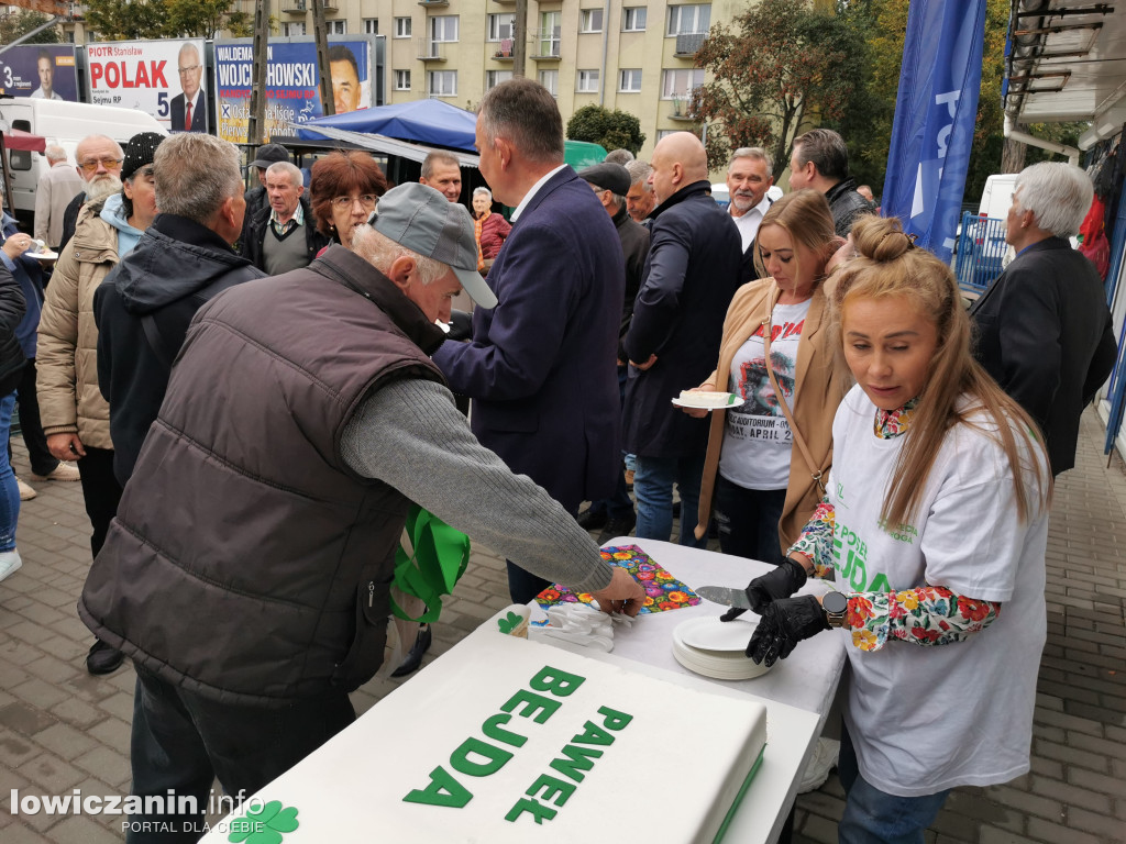 Paweł Bejda częstował tortem