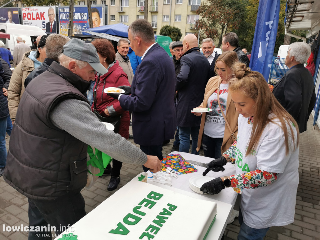Paweł Bejda częstował tortem