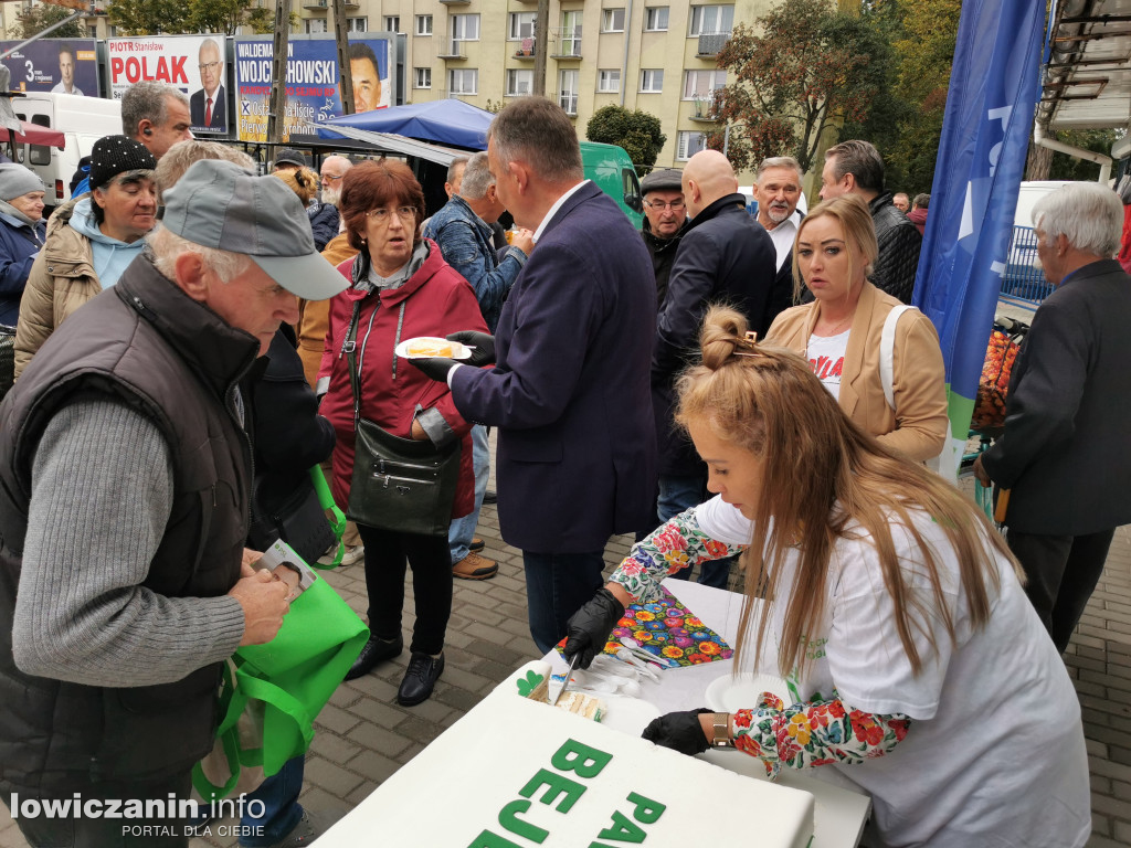 Paweł Bejda częstował tortem