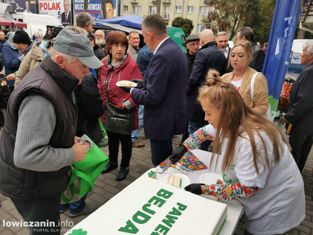 Paweł Bejda częstował tortem