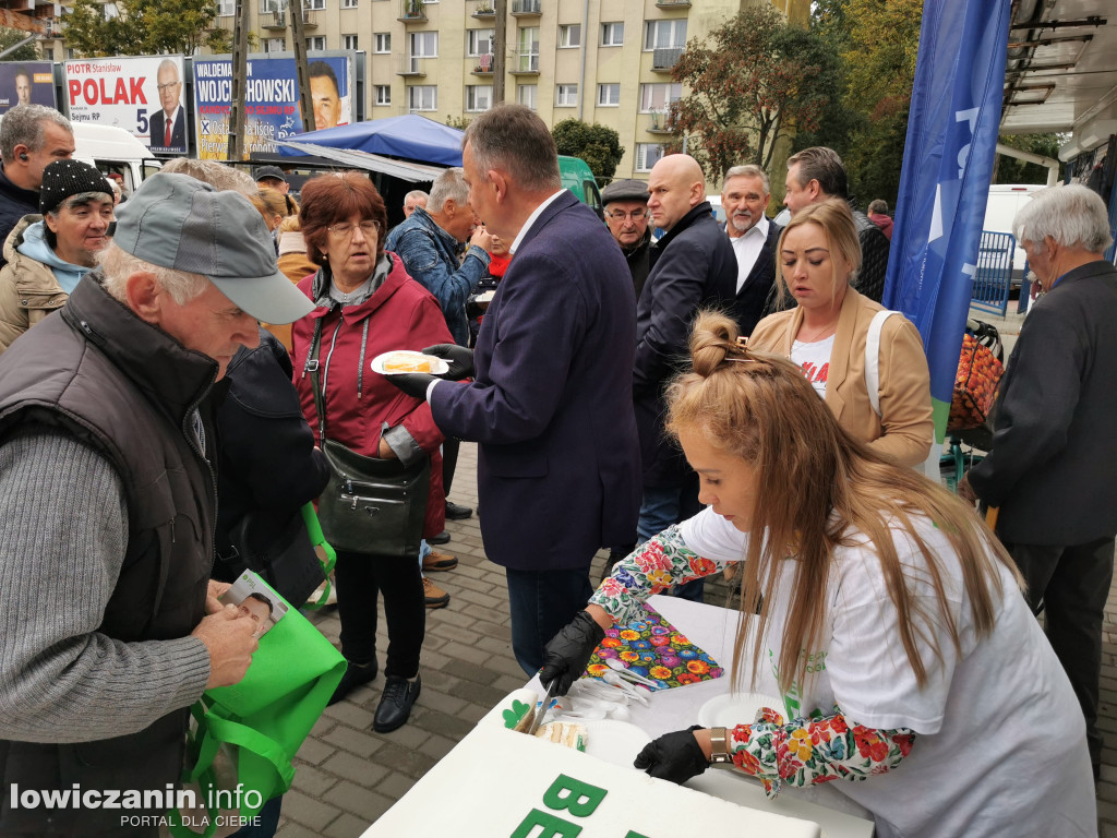 Paweł Bejda częstował tortem