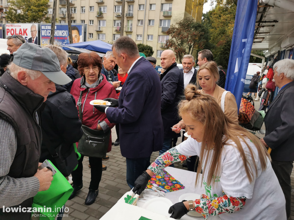 Paweł Bejda częstował tortem