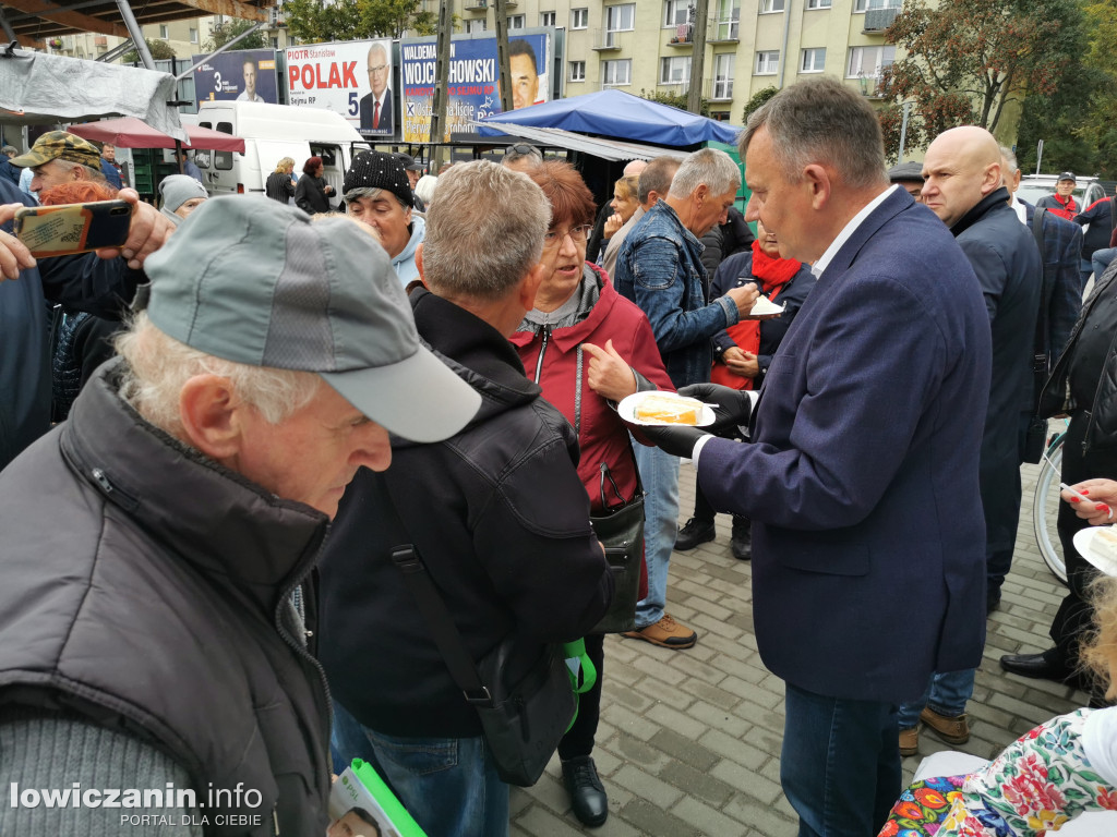 Paweł Bejda częstował tortem