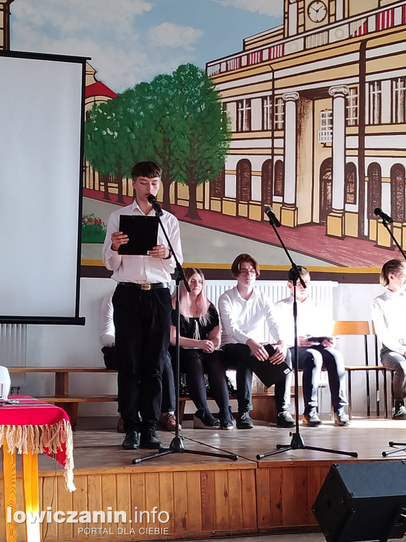 Dzień Papieski i Dzień Edukacji Narodowej w ZST nr 1