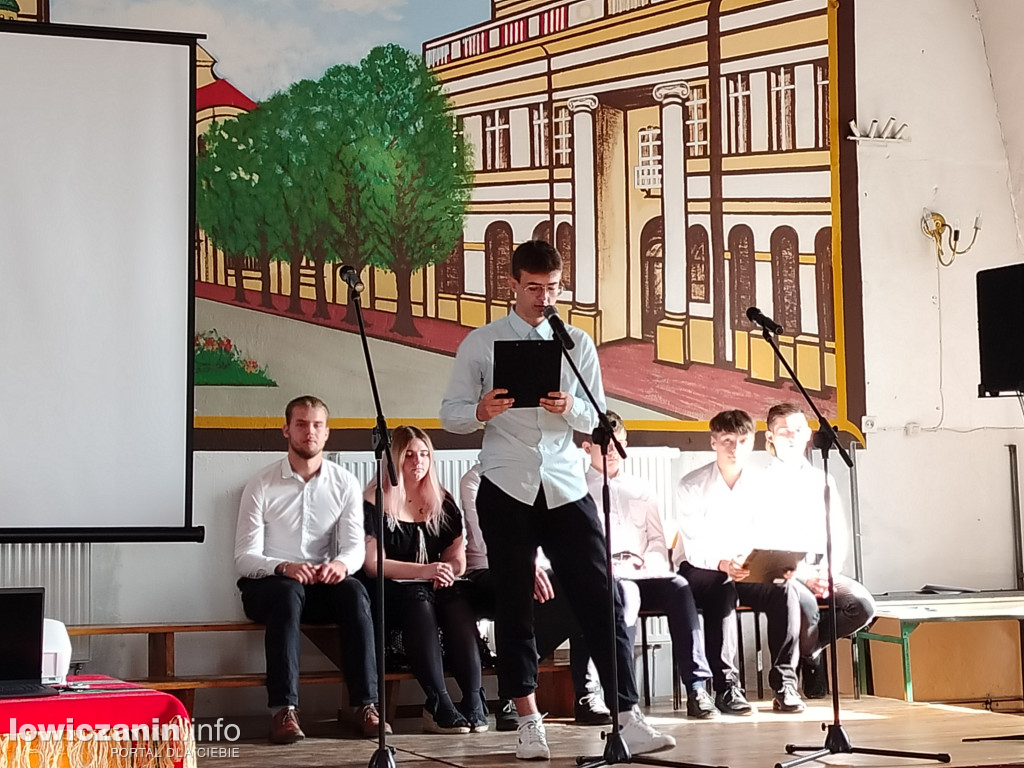 Dzień Papieski i Dzień Edukacji Narodowej w ZST nr 1