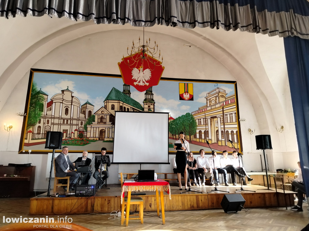 Dzień Papieski i Dzień Edukacji Narodowej w ZST nr 1
