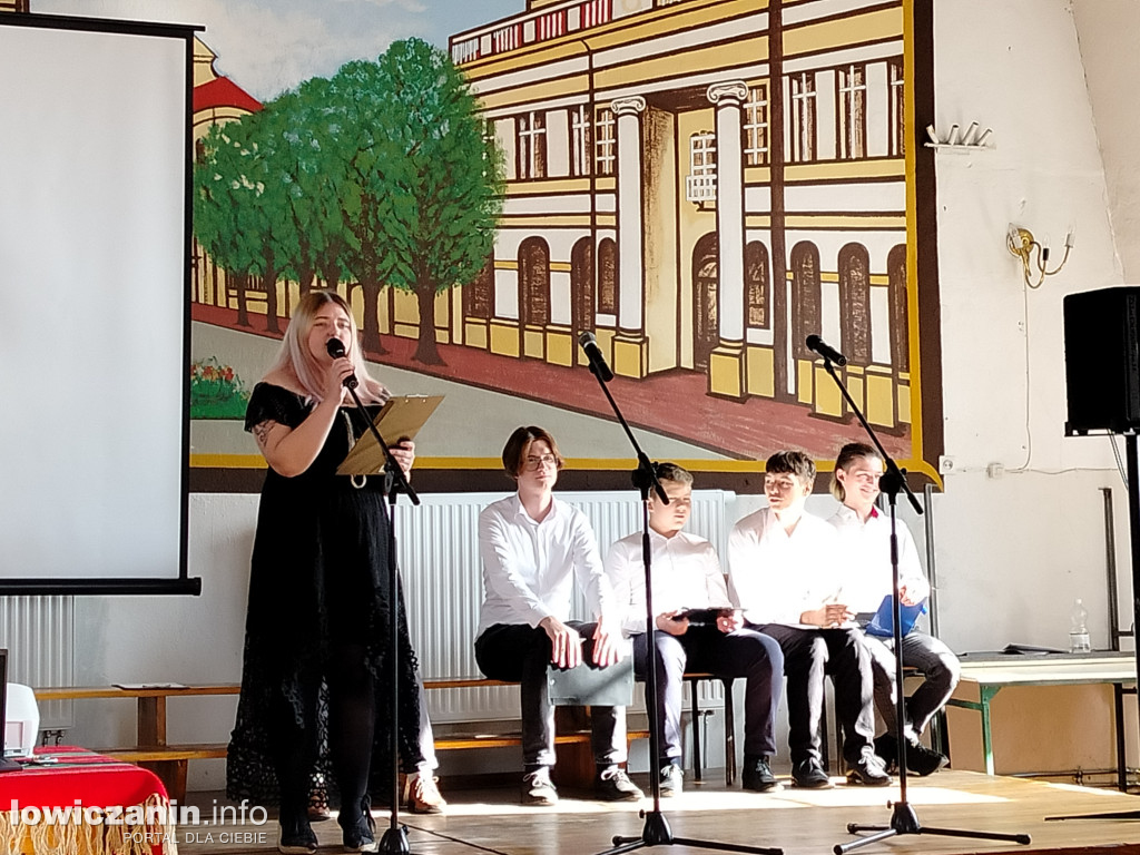Dzień Papieski i Dzień Edukacji Narodowej w ZST nr 1