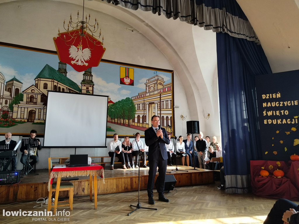 Dzień Papieski i Dzień Edukacji Narodowej w ZST nr 1