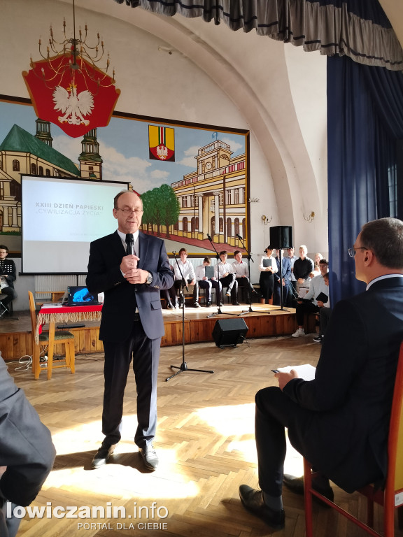 Dzień Papieski i Dzień Edukacji Narodowej w ZST nr 1