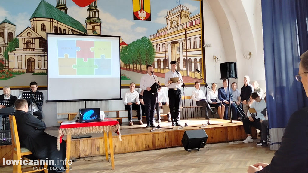 Dzień Papieski i Dzień Edukacji Narodowej w ZST nr 1