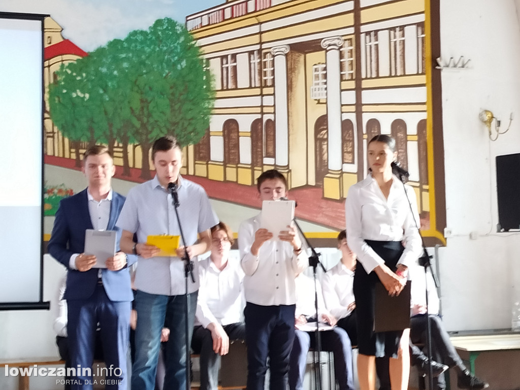 Dzień Papieski i Dzień Edukacji Narodowej w ZST nr 1