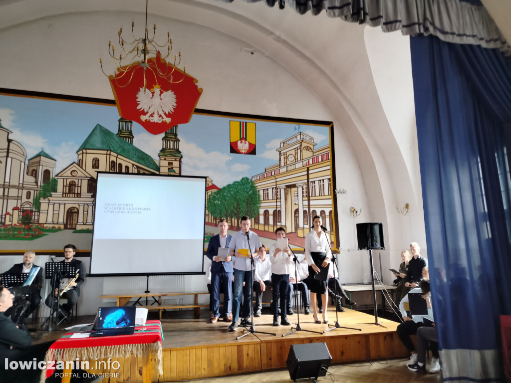 Dzień Papieski i Dzień Edukacji Narodowej w ZST nr 1