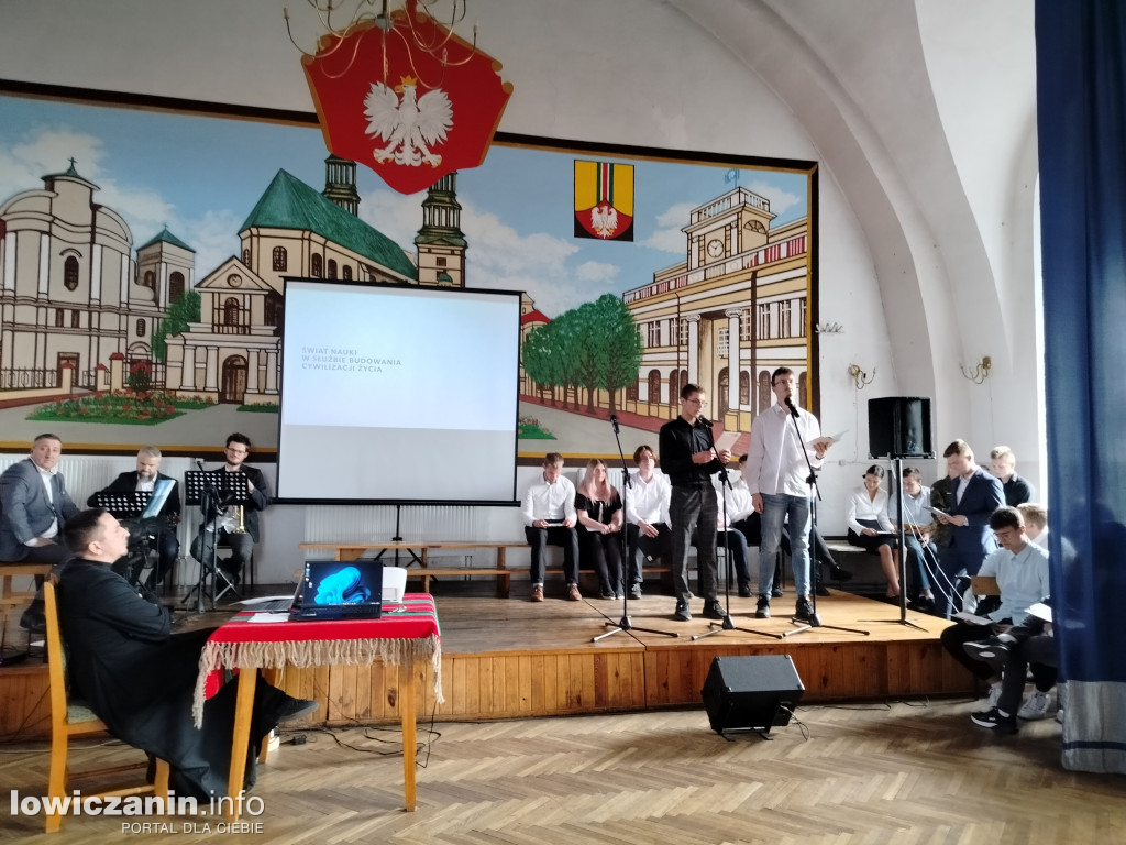 Dzień Papieski i Dzień Edukacji Narodowej w ZST nr 1