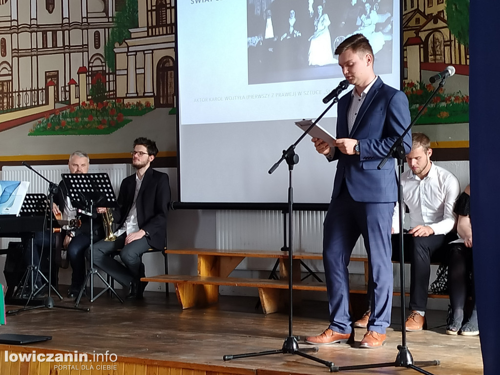 Dzień Papieski i Dzień Edukacji Narodowej w ZST nr 1